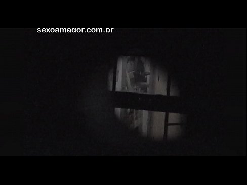 ❤️ Плавушу тајно снима воајер из комшилука скривен иза шупљих цигли ❤ Секс видео код нас ☑
